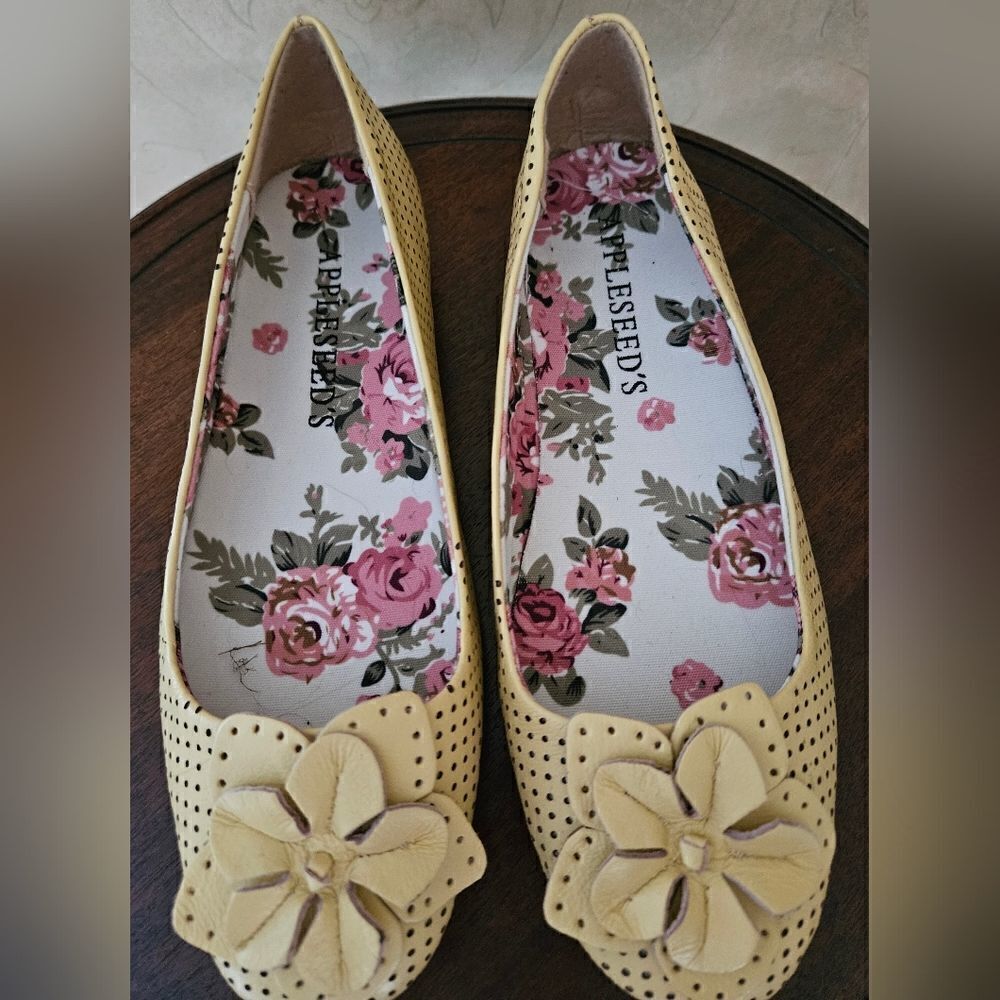 Appleseed's Genuine Leather Yellow Floral Slip-on Flats-Size 8